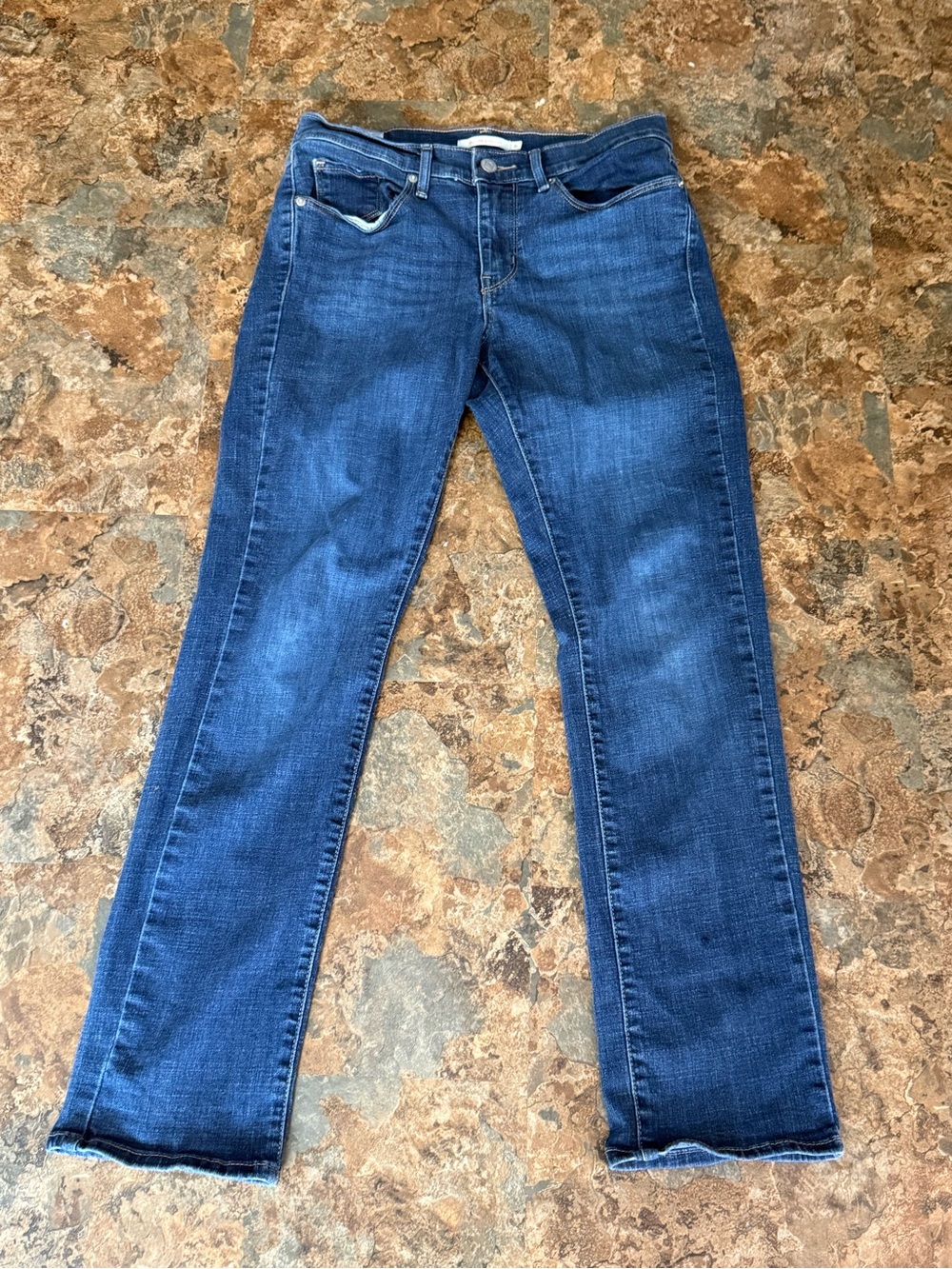 Levi's Classic Straight-Leg Women's 6‎ Jeans in Dark Blue